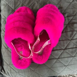 UGG Bright Fuchsia Fluffy Slide